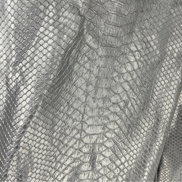 Wilfred Melina™ Pant
High-waisted Vegan Leather python pants - Picture 5 of 10